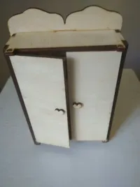 mebelki-dla-lalki-otwierana-szafa-wieszaki-drewno
