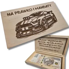 drewniana-skrzynka-na-pieniadze-na-prawko-i-mandaty-prezent-urodziny-auto