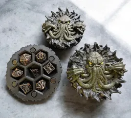 cthulhu-wielki-magnetyczny-pojemnik-na-kosci-rpg-pudelko-ogranizer-etui