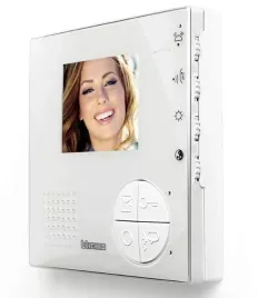 wideodomofon-glosnomowiacy-c100-av3-zasieg-100m-bialy-bticino-ip54-legrand