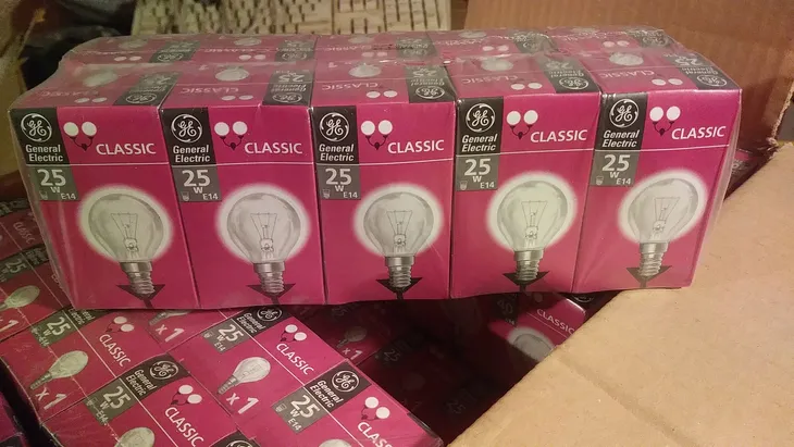 zarowka-kulka-e14-25w-ge-rodzaj-led