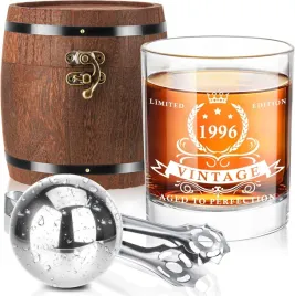 zestaw-prezentowy-na-30-urodziny-szklanka-do-whisky-w-skrzynce-beczce