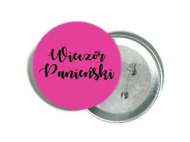 przypinka-rozowa-z-czarnym-napisem-na-wieczor-panienski