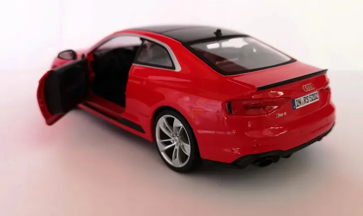 bburago-model-audi-rs-5-coupe-1-24-stan-nowy-stan-zlozenia-calosc-die-cast