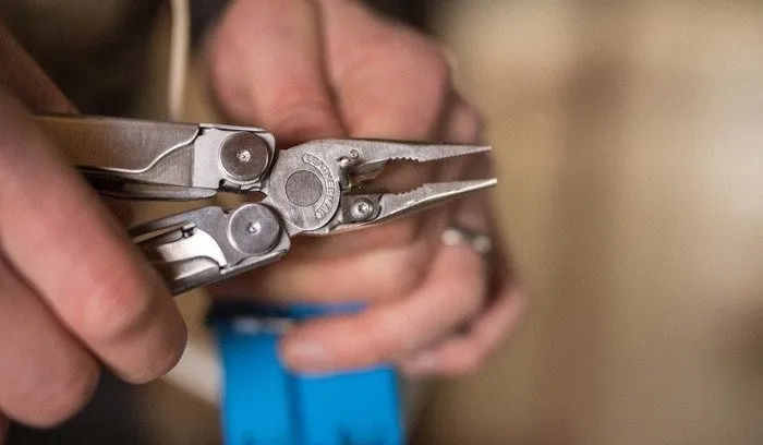 multitool-leatherman-18-w-1-material-narzedzi-stal