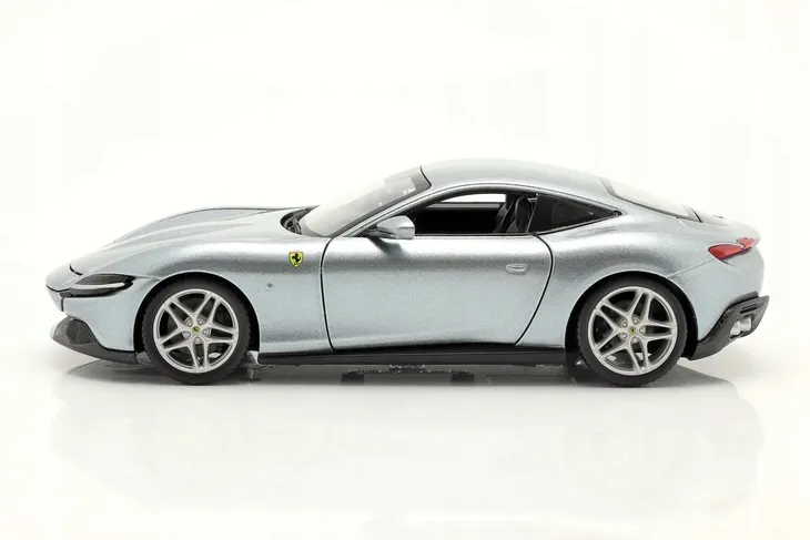 bburago-model-ferrari-roma-grey-1-24-stan-zlozenia-calosc-die-cast