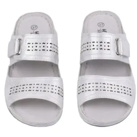 srebrne-klapki-damskie-na-platformnie-buty-wsuwane-azurowe-wkl-ekoskora