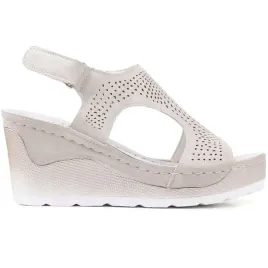 bezowe-sandaly-damskie-na-koturnie-azurowe-buty-sandalki-na-playformie