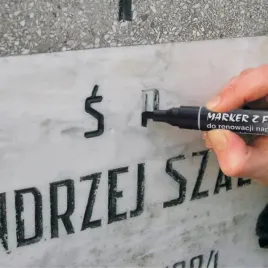 marker-do-renowacji-napisow-nagrobki-zloty-groby-naprawa-napisow-mazak