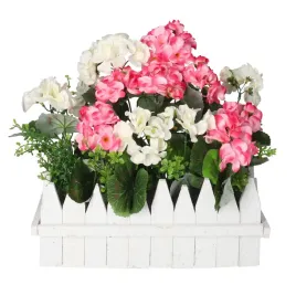 pelargonia-w-doniczce-sztuczne-kwiaty-jak-zywe