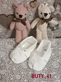 smietankowe-sandalki-do-czrztu-z-koronka-dla-dziewczynki-buty-41-56