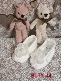 smietankowe-buciki-do-chrztu-dla-dziewczynki-buty-44-74
