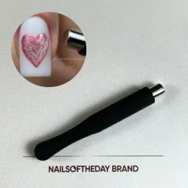 nailsoftheday-cat-eye-magnet