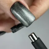 nailsoftheday-cat-eye-magnet-marka-nails-of-the-day