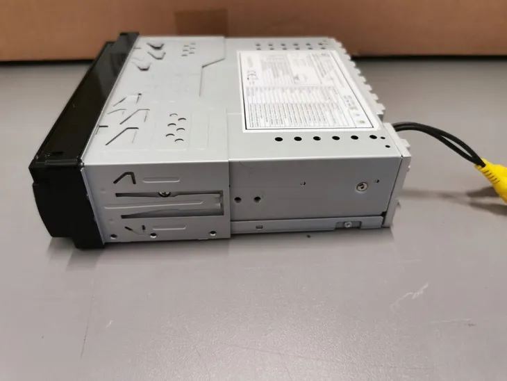 radio-samochodowe-trevi-mdv6380dab-zlacza-aux-usb
