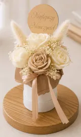 prezent-dla-nauczyciela-bukiet-ze-swiec-sojowych-flower-box-na-koniec-roku