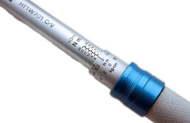 klucz-dynamometryczny-hoegert-technik-rodzaj-klucza-dynamometryczny-kod-producenta-ht1w701