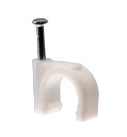 uchwyt-kablowy-12mm-z-gwozdziem-wbitym-bialy-opakowanie-50-sztuk
