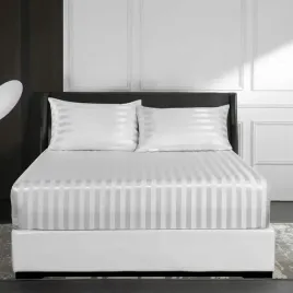 satynowe-przescieradlo-z-gumka-200x200-cm-bezowo-biale-na-materac-25-30-cm