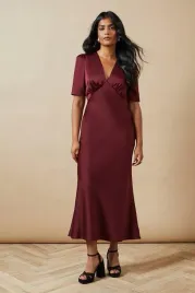 ec46118-oasis-satynowa-sukienka-maxi-bordowa-dekolt-v-16-l