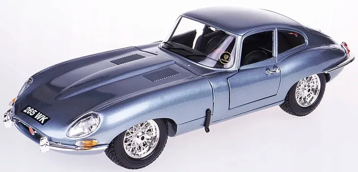 jaguar-e-coupe-1961-silver-blue-1-18-bburago-model-18-12044