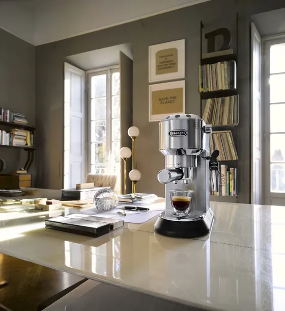 ekspres-kolbowy-de-longhi-ec685-m-material-metal