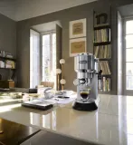 ekspres-kolbowy-de-longhi-ec685-m-material-metal