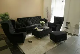 sofa-do-salonu-wypoczynkowy-kanapa-sofa-glamour-stolik-fotel-uszak-puf