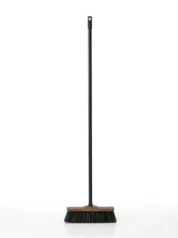 miotla-z-naturalnym-wlosiem-drewniana-podstawa-szer-28-cm-z-kijem-120-cm