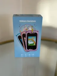 interaktywny-telefon-dla-dzieci-smartfon-z-aparatem-grami-i-dyktafonem