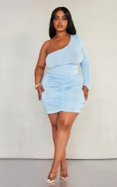 niebieska-sukienka-na-jedno-ramie-prettylittlething-46