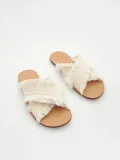 bezowe-klapki-w-stylu-boho-reserved-37