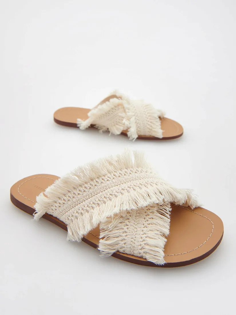 bezowe-klapki-w-stylu-boho-reserved-37-stan-nowy