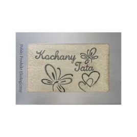 prezent-dla-taty-recznik-70x140-kochany-tata-kremowy-serduszka-w-pudelku