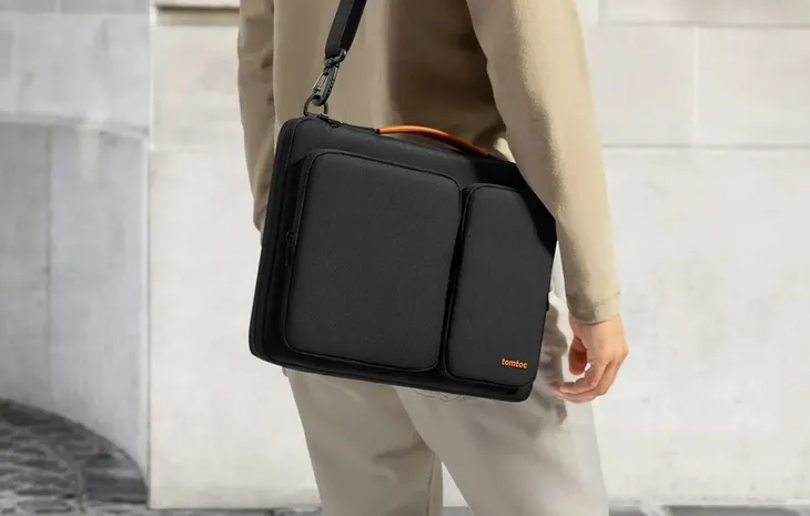 torba-na-laptopa-tomtoc-14-defender-a42-czarny-stan-nowy
