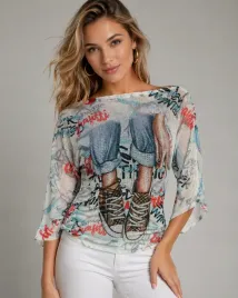 sweter-damski-azurkowy-z-nadrukiem-lekki-oversize-uni-biust-do-132-cm