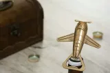 otwieracz-do-butelek-retro-aeroplan-marka-gadget-master