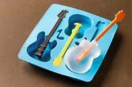 foremka-na-lod-gitara-prezent-gadzet