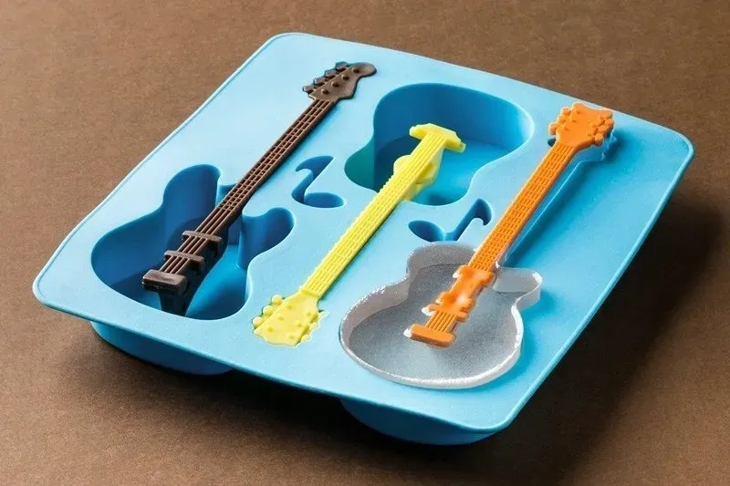 foremka-na-lod-gitara-prezent-gadzet