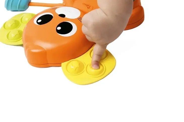 myszka-pop-it-wiek-dziecka-6-m