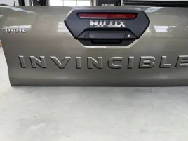 burta-klapa-bagaznika-paki-toyota-hilux-invisible-2015-2026