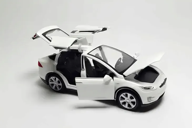 model-samochodu-tesla-x90-1-32-bialy-material-inny