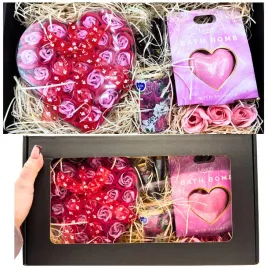 zestaw-walentynki-box-prezentowy-swiece-kula-do-kapieli-roze-aromatyczny