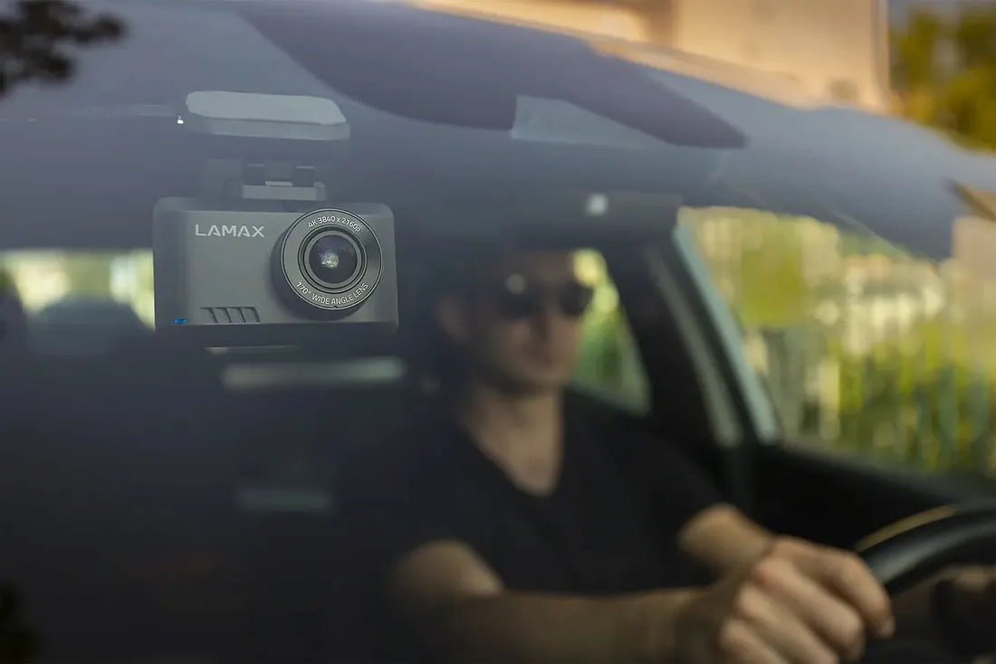 wideorejestrator-lamax-t10