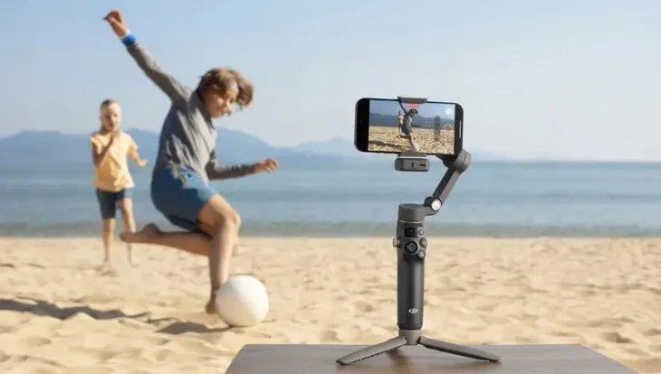 gimbal-dji-osmo-mobile-7p-zalaczone-wyposazenie-dji-osmo-mobile-7p-etui-kabel-do-telefonu-kabel-do-dzwieku-usb-c15-cm-kabel-zasilajacy-usb-c-do-usb-c-50-cm-magnetyczny-uchwyt-na-telefon-dji-om-7-series-wielofunkcyjny-modul-dji-om