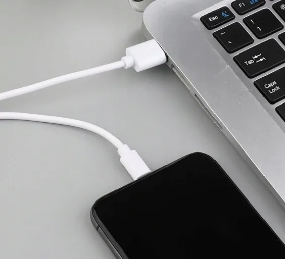 kabel-usb-lightning-do-iphone-1m-bialy-mocny-stan-nowy