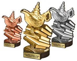 zestaw-statuetek-drewno-nadruk-kolorowy-30-25-22-kaganek-oswiaty-quiz-nauka