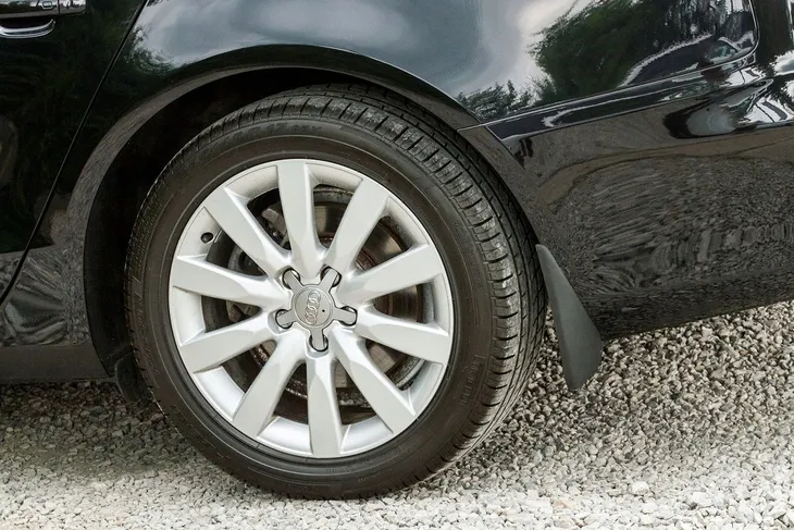 audi-a4-b8-2007-2015-chlapacze-dedykowane-strona-zabudowy-przod-tyl