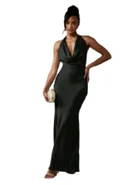 missguided-czarna-suknia-maxi-z-dekoltem-lejacym-i-halterem-38-1ka