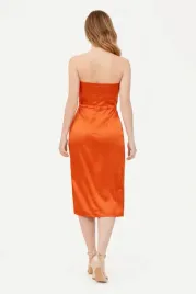 bardot-sukienka-satynowa-pomaranczowa-odkryte-ramiona-midi-36-i3a